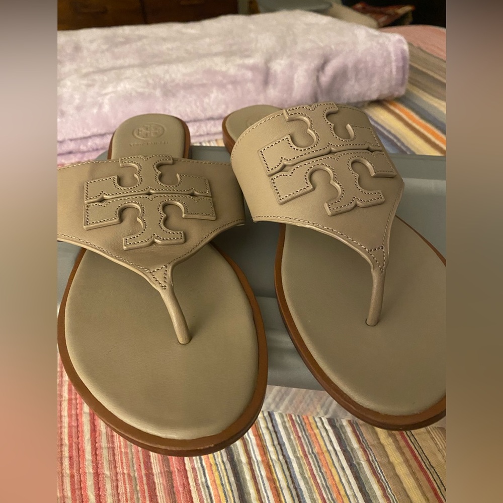 Tory Burch size 9 ladies sandal in great condition.